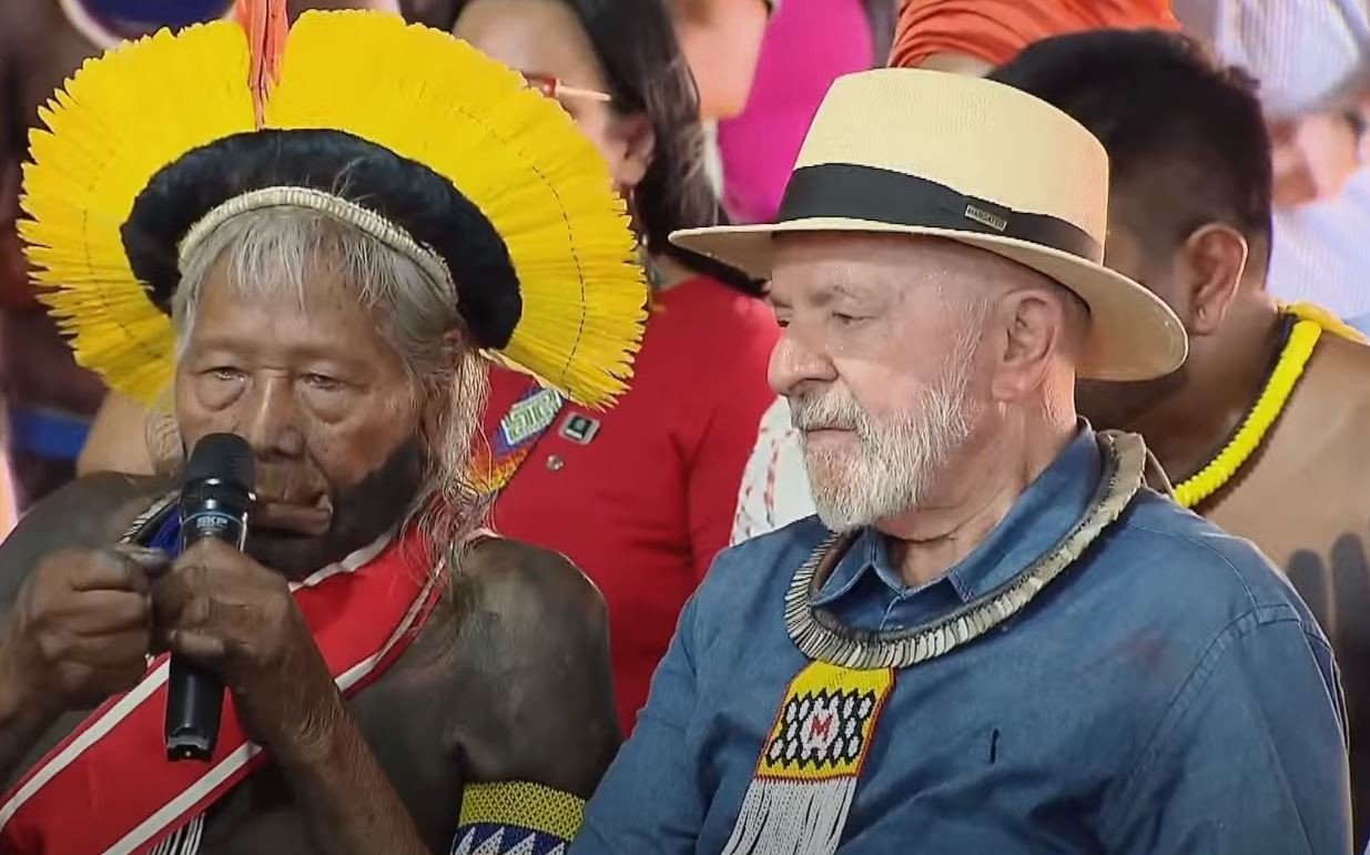 No Xingu, cacique Raoni alerta Lula sobre riscos de explorar petróleo na Foz do Amazonas: ‘Destruir, destruir e destruir’